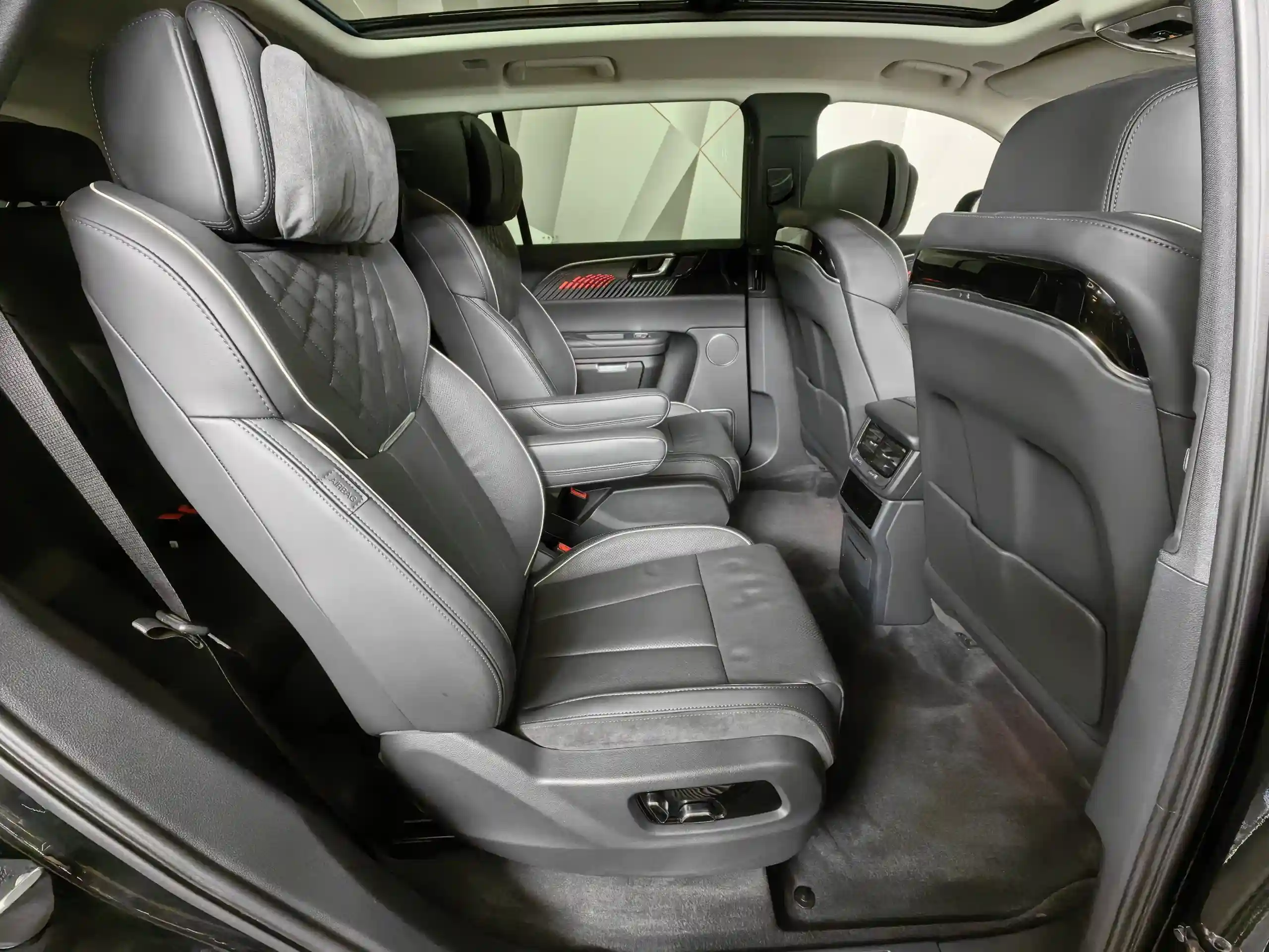 Hongqi E-HS9 2022
