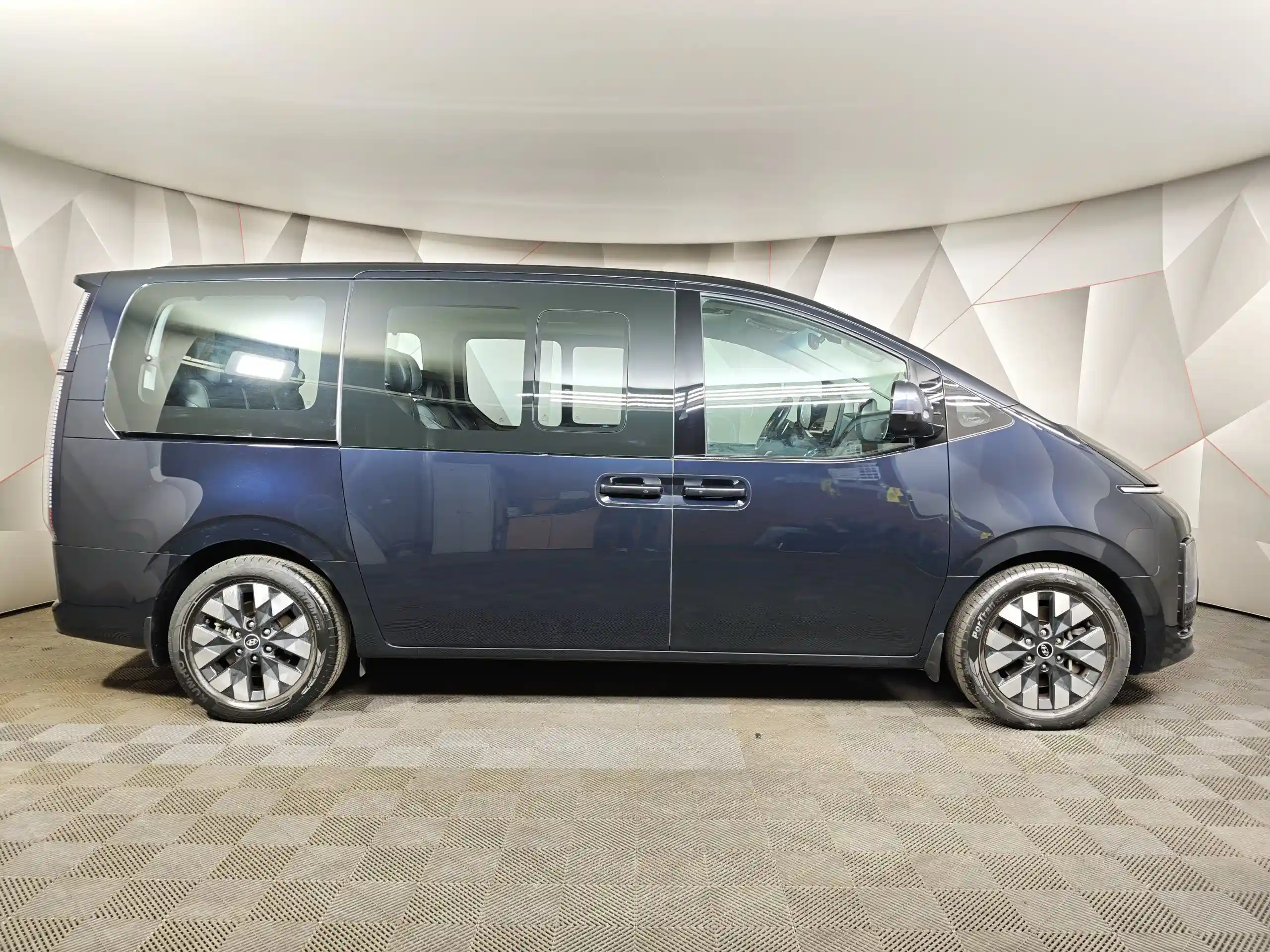 Hyundai Staria 2021