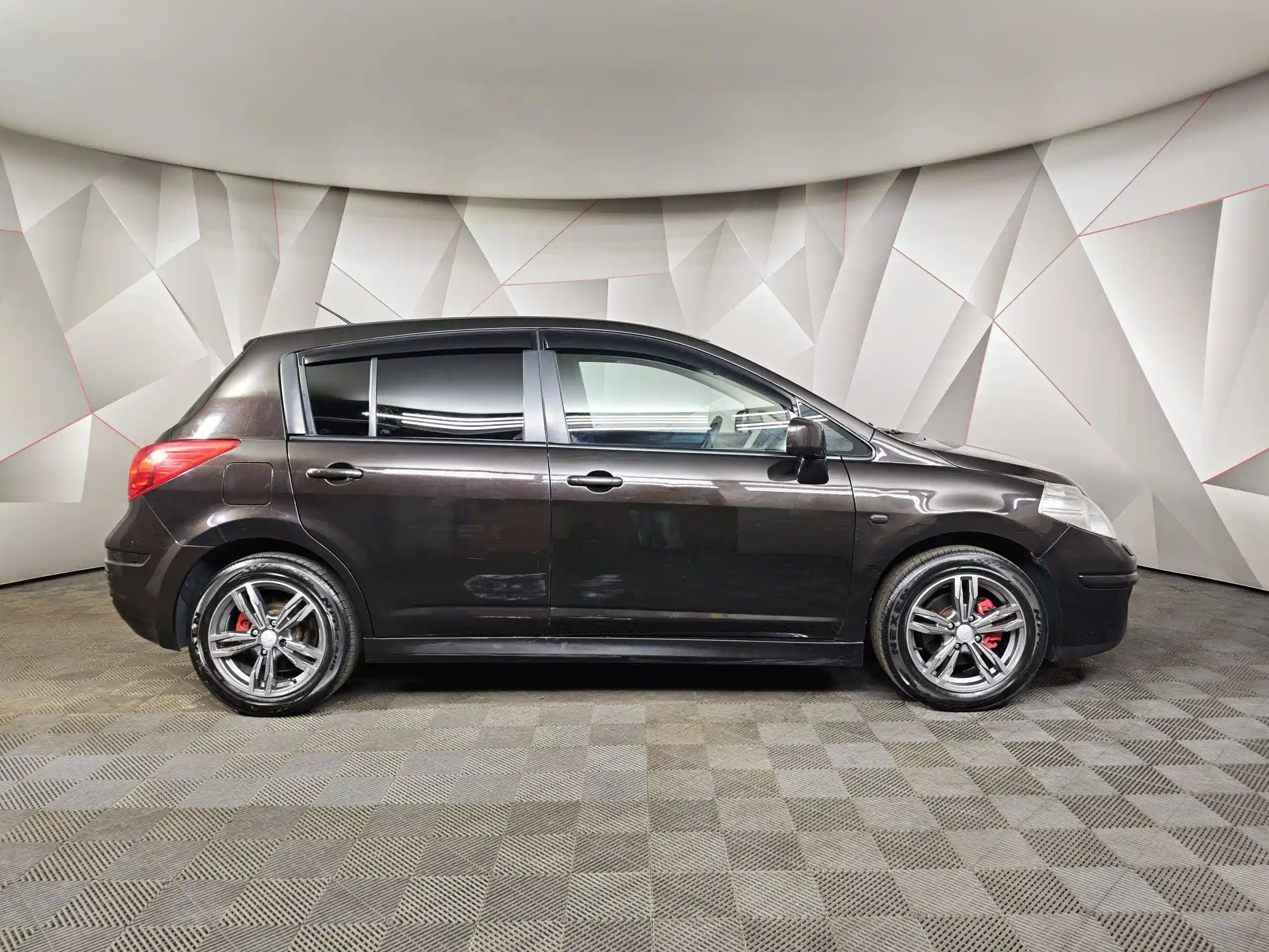 Nissan Tiida 2012