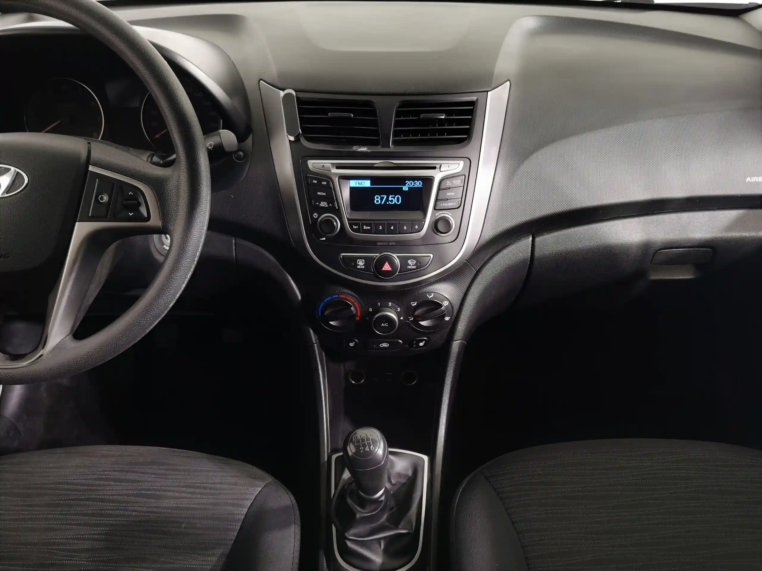 Hyundai Solaris 2015