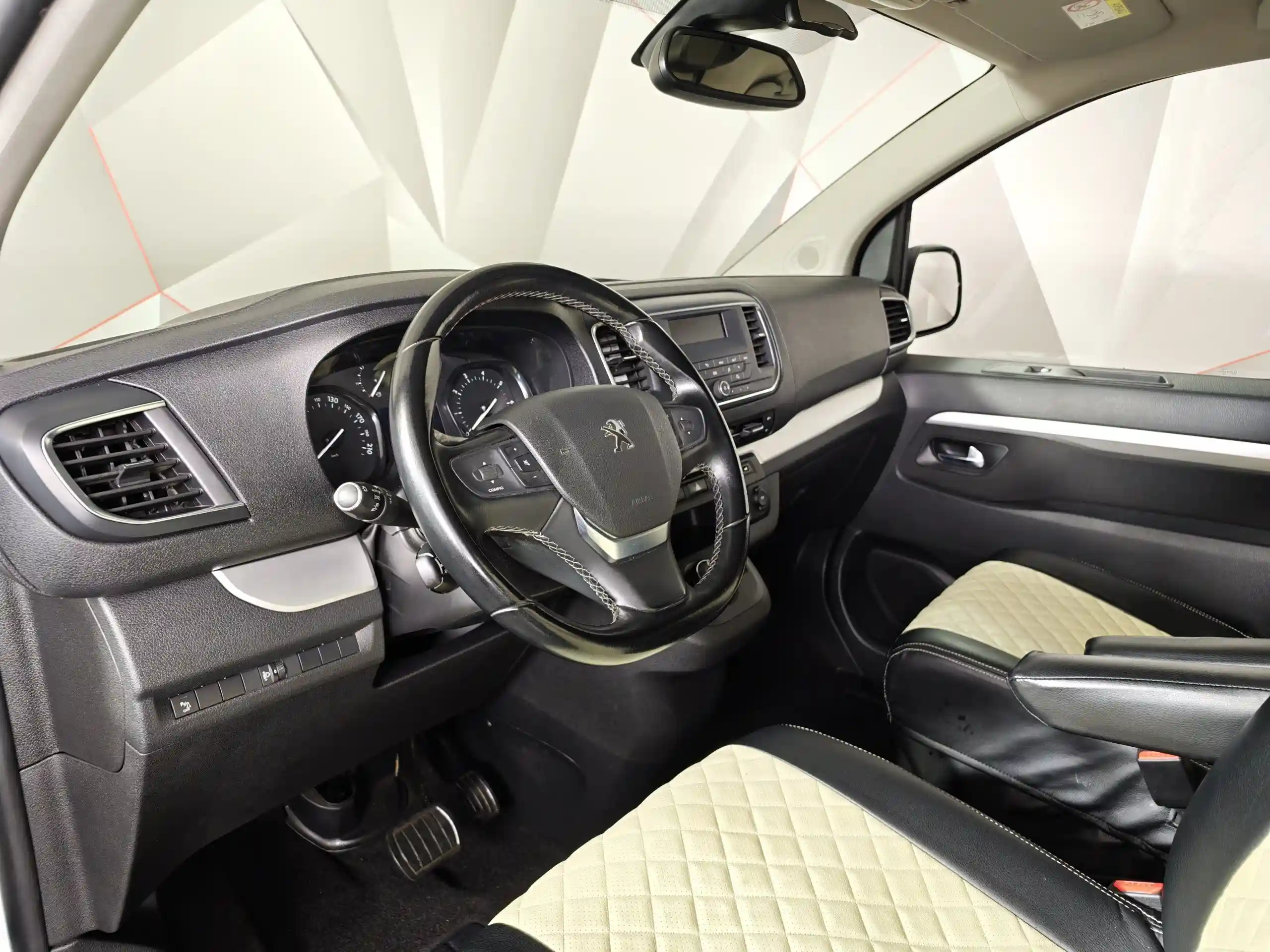 Peugeot Traveller 2021