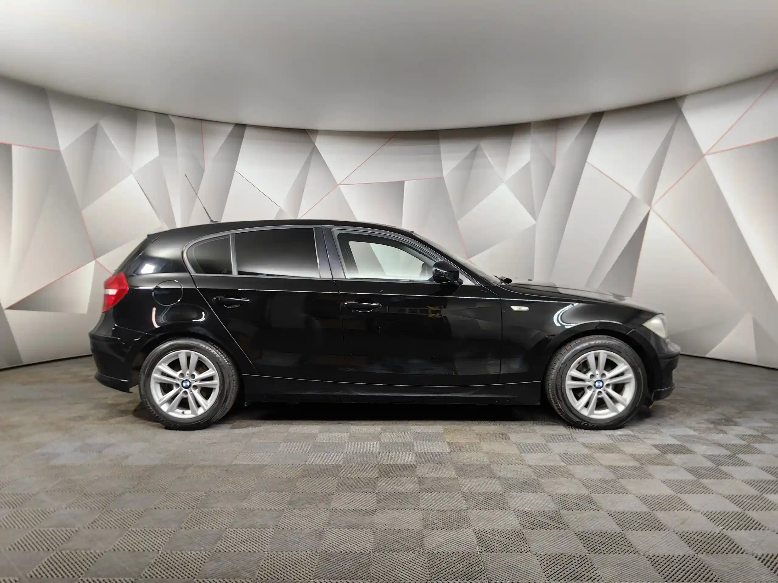 BMW 1 серия 2011