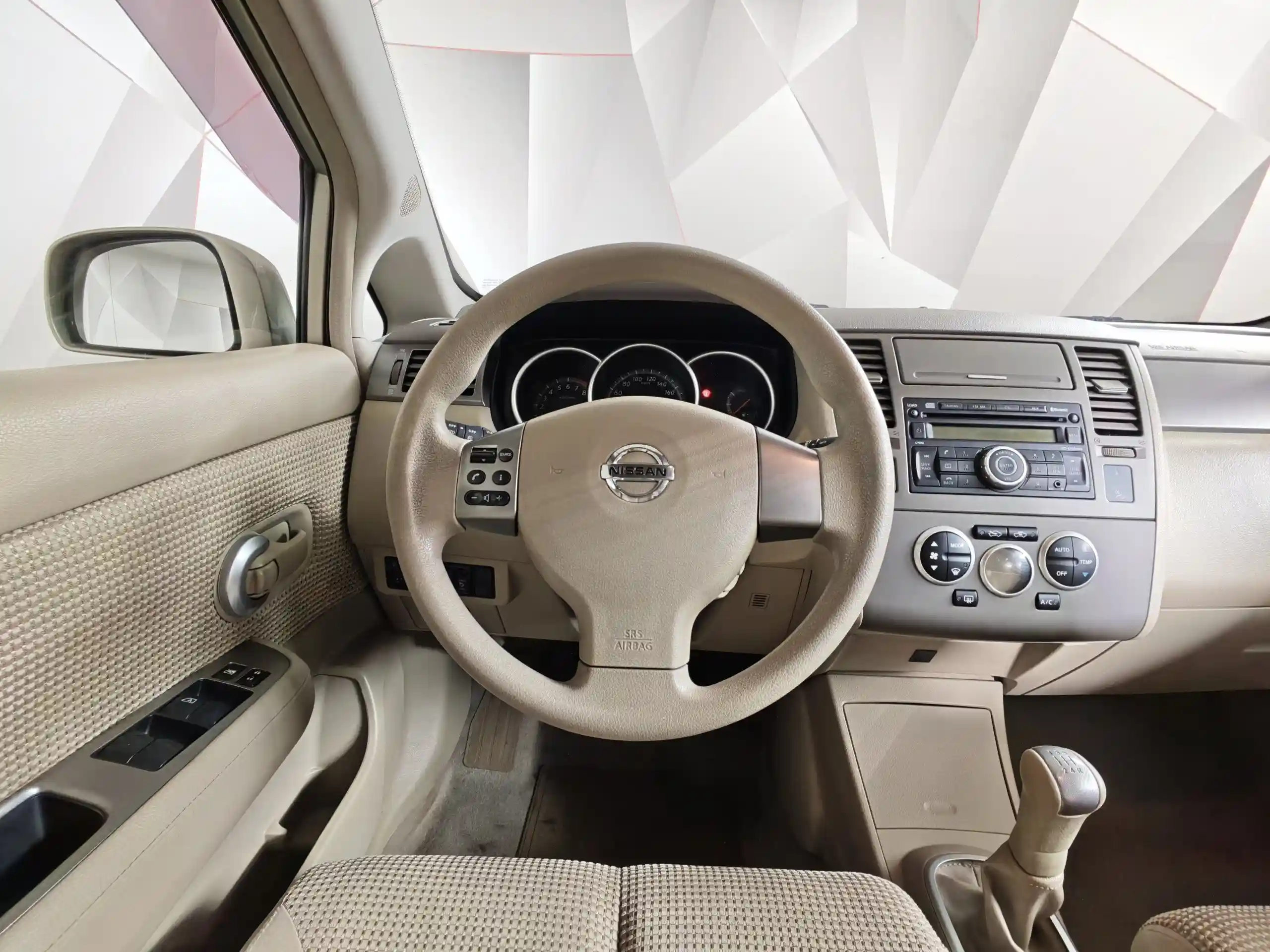 Nissan Tiida 2012