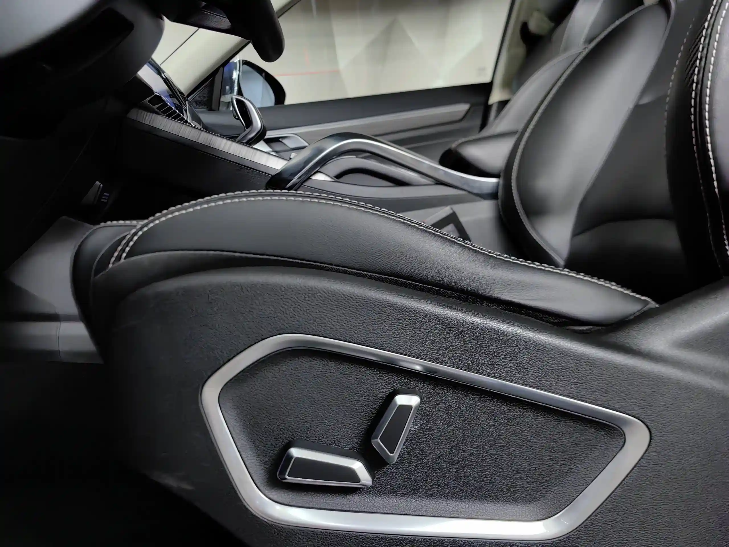 Geely Atlas Pro 2022
