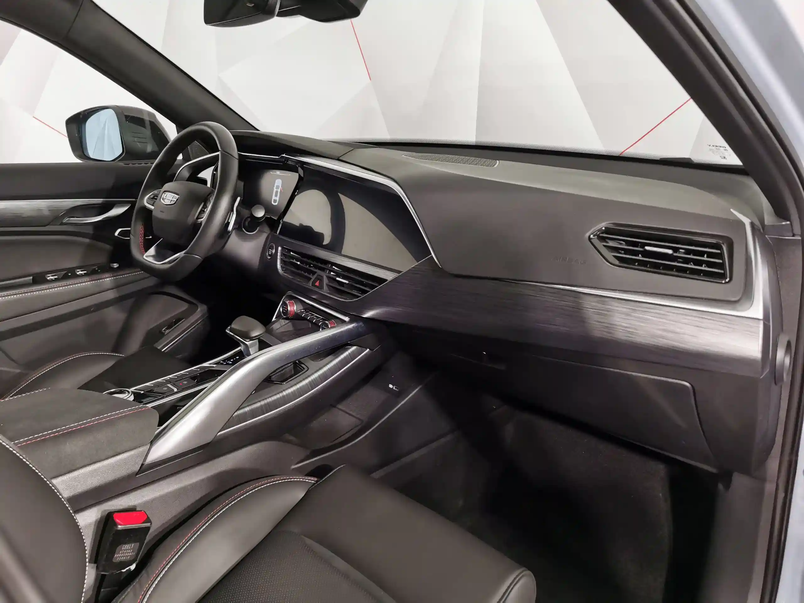 Geely Tugella 2022
