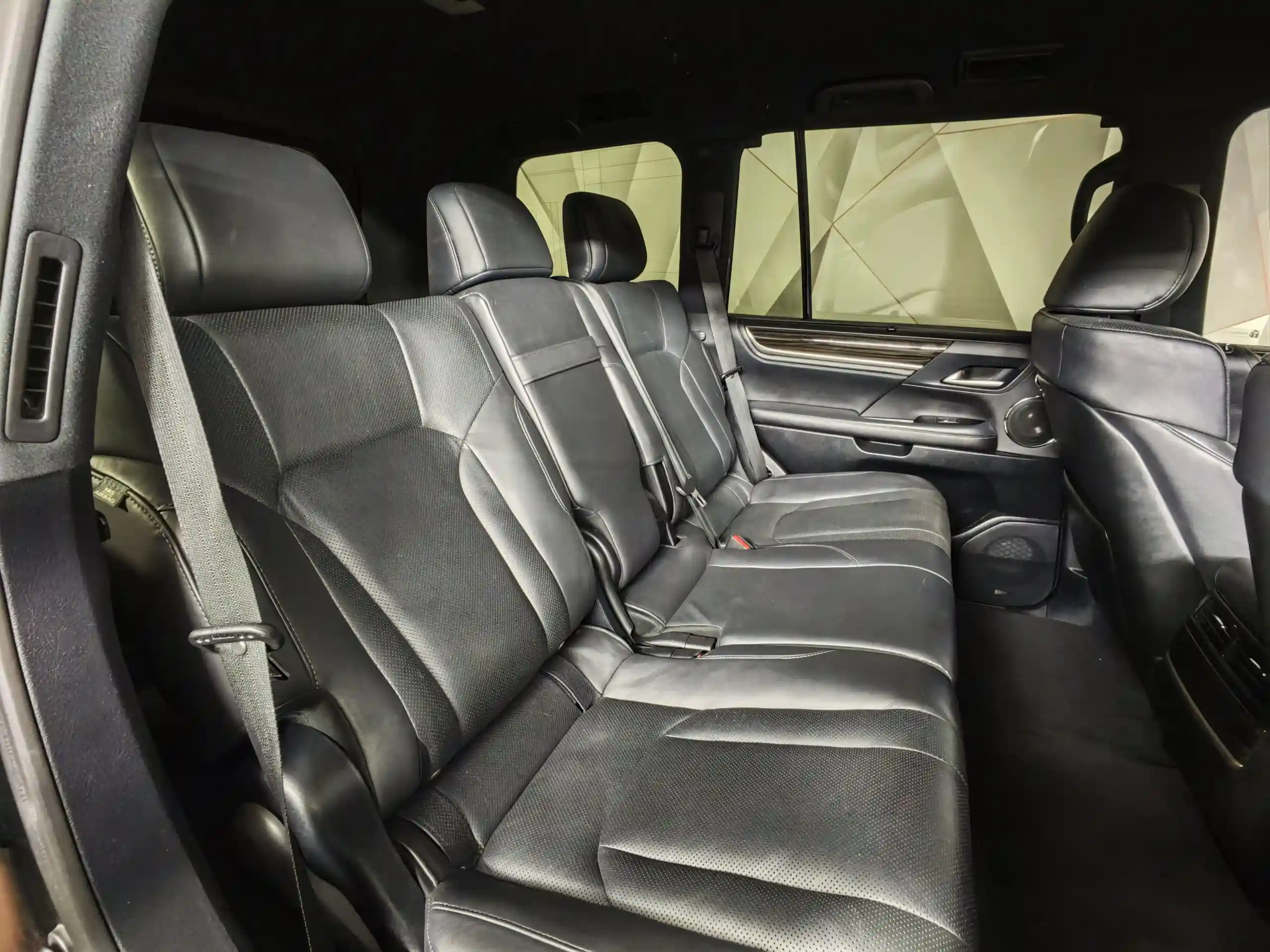 Lexus LX 2021