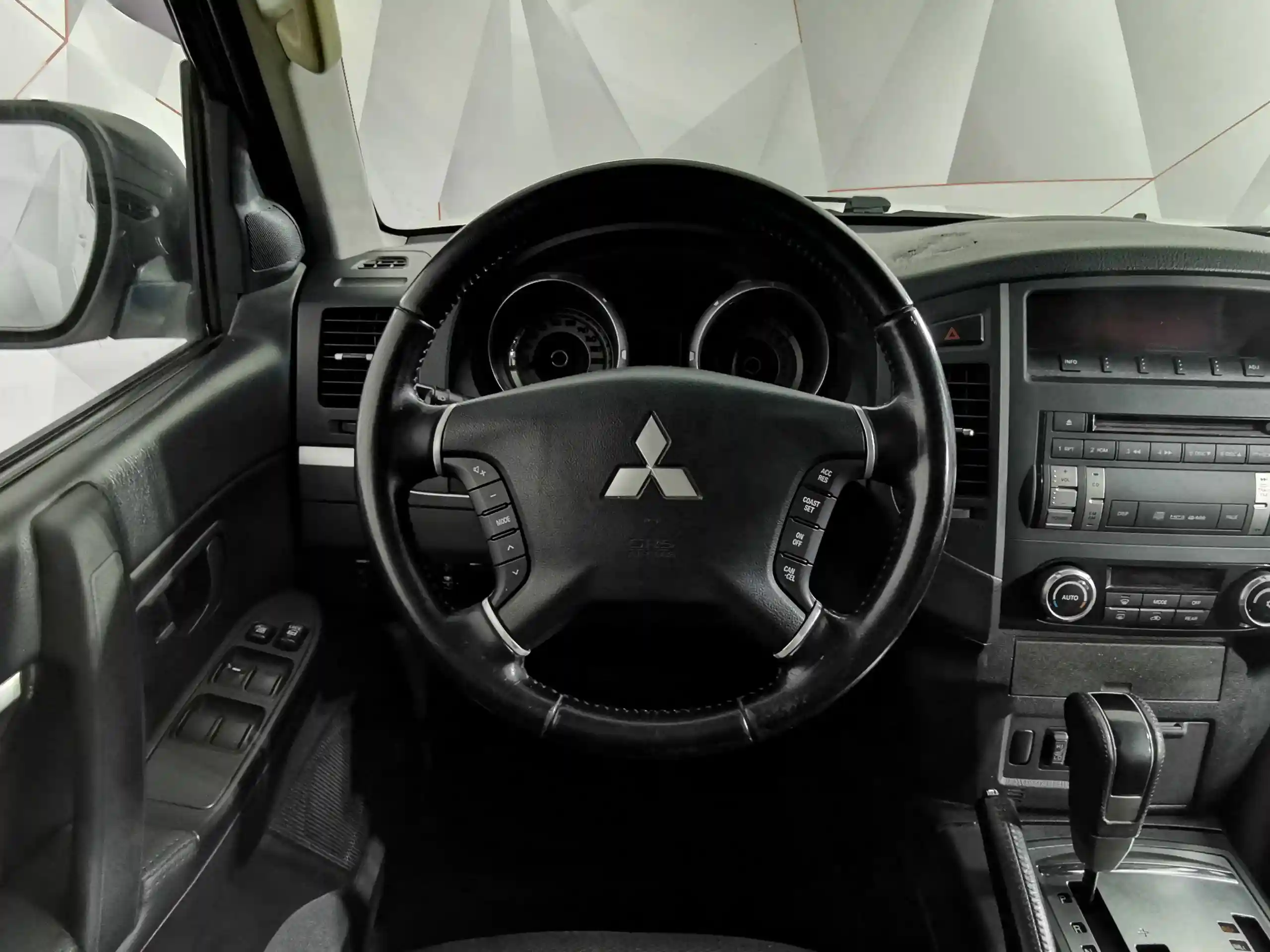 Mitsubishi Pajero 2011