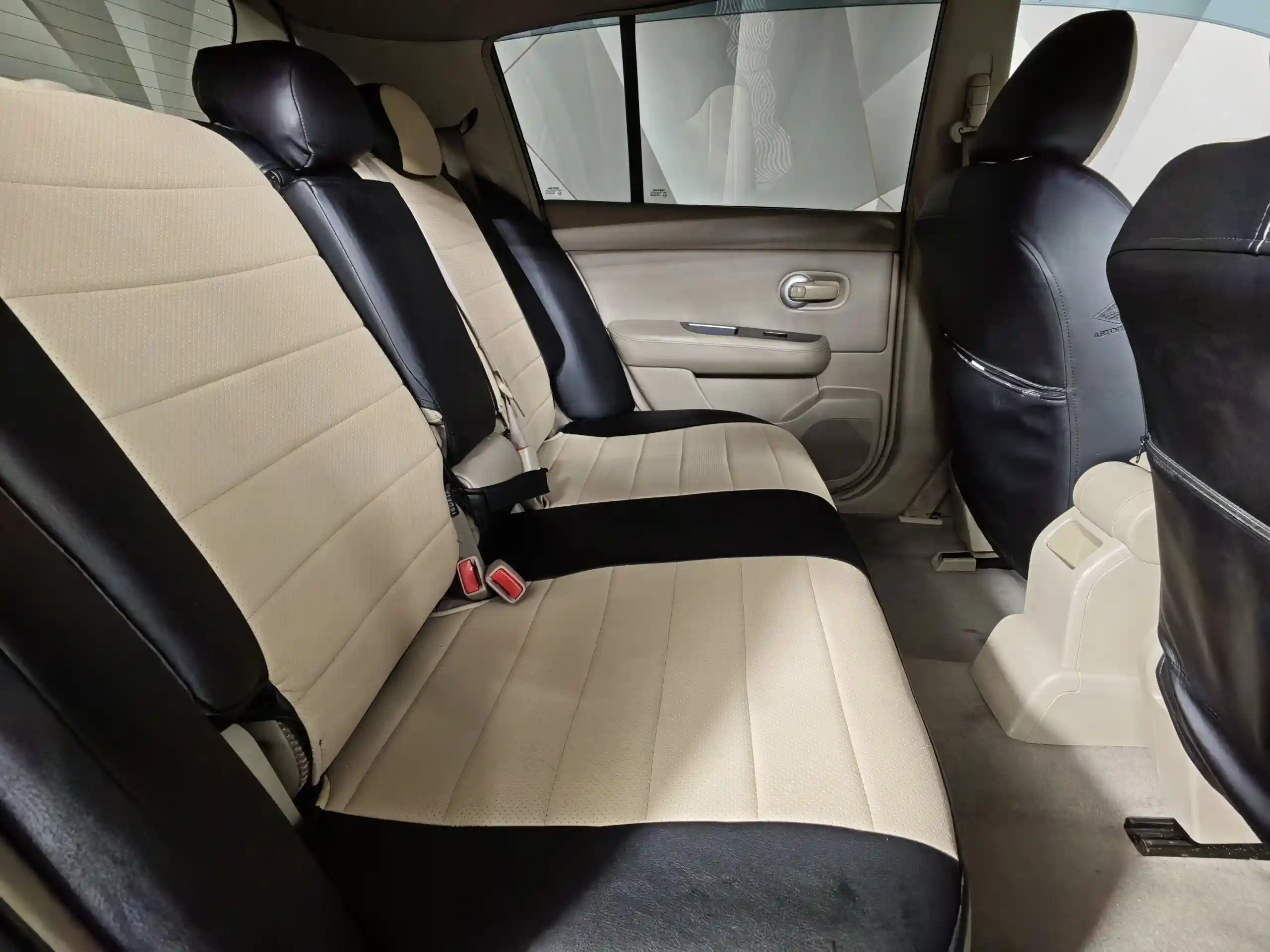 Nissan Tiida 2012