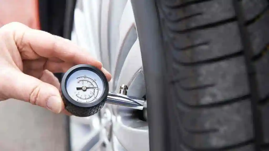 Какое давление в шинах оптимально и как его проверить?