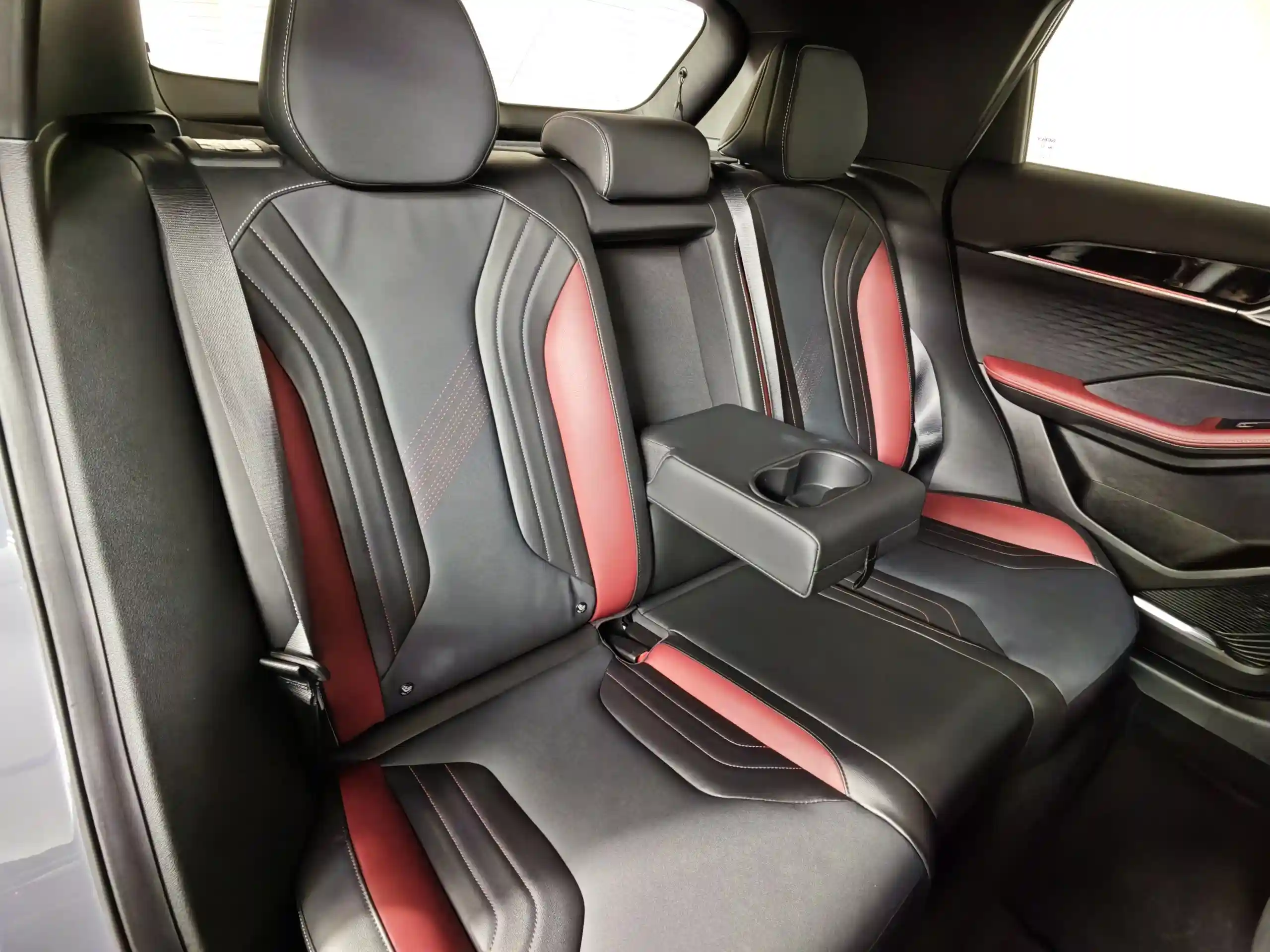Geely Coolray 2023