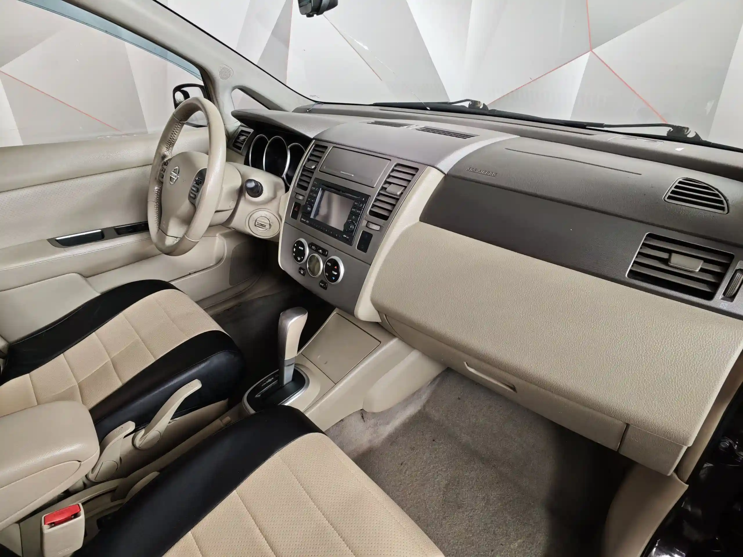 Nissan Tiida 2012
