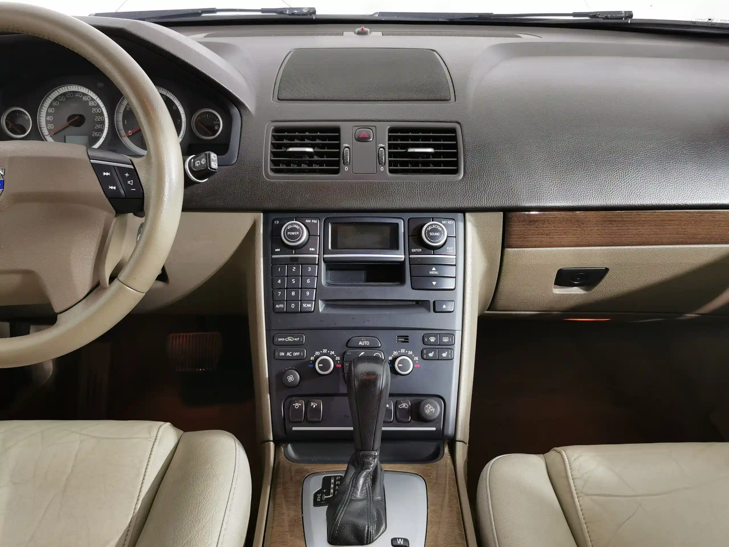 Volvo XC90 2011