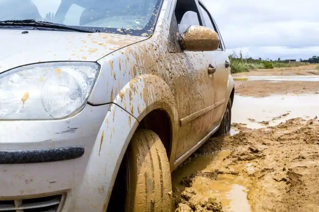 Что делать, если машина застряла в грязи?